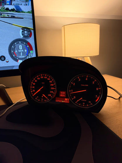 Licznik do gier BMW E90 od Clustor